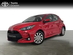 Rojo Usado 2024 Toyota Yaris Hybrid Active Utilitario | 21.490 € (Precio justo)