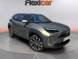 Verde Usado 2023 Toyota Yaris Hybrid Active | 22.290 € (Precio justo)