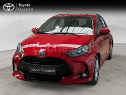 Rojo Usado 2024 Toyota Yaris Hybrid Active Berlina | 22.750 € (Precio justo)
