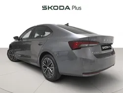 Gris Usado 2024 Skoda Octavia Selection | 30.540 € (Precio justo)