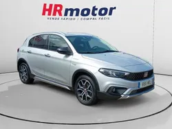 Gris / plata Usado 2023 Fiat Tipo Cross Berlina | 15.800 € (Precio justo)