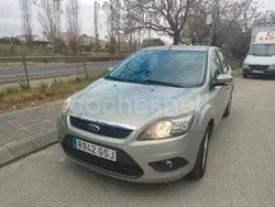 Gris / plata Usado 2010 Ford Focus Titanium Berlina | 3700 € (Precio justo)