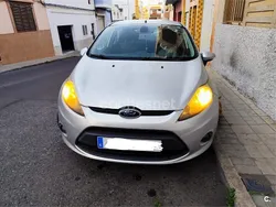 Gris / plata Usado 2010 Ford Fiesta Trend Utilitario | 3900 € (Precio justo)