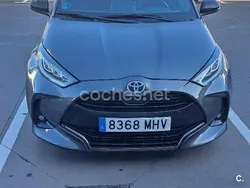 Gris / plata Usado 2023 Toyota Yaris Hybrid Plus Berlina | 20.500 € (Precio justo)