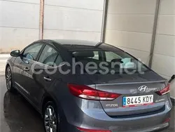 Gris / plata Usado 2017 Hyundai Elantra Berlina | 13.000 €