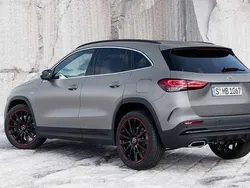 Negro Nuevo 2025 Mercedes GLA200 SUV | 48.600 € (Buen precio)
