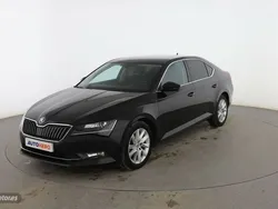 Negro Usado 2019 Skoda Superb Ambition Berlina | 18.899 € (Buen precio)