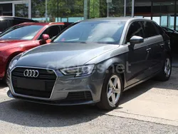 Gris / plata Usado 2019 Audi A3 Sportback Comfort Berlina | 15.850 € (Buen precio)