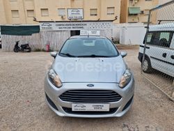 Gris / plata Usado 2014 Ford Fiesta Trend Utilitario | 6999 € (Precio justo)