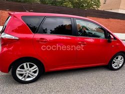 Rojo Usado 2011 Toyota Urban Cruiser Active Berlina | 7200 €