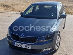 Gris / plata Usado 2017 Skoda Fabia Ambition Berlina | 7200 € (Buen precio)