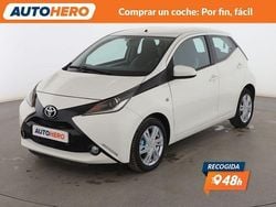 Blanco Usado 2015 Toyota Aygo X-play Utilitario | 8199 € (Precio justo)