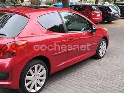 Rojo Usado 2008 Peugeot 207 GTi Berlina | 3900 € (Precio justo)