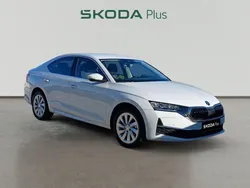 Blanco Nuevo 2024 Skoda Octavia Selection Berlina | 30.490 € (Precio justo)