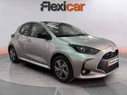 Gris Usado 2024 Toyota Yaris Hybrid Active Berlina | 18.490 € (Buen precio)