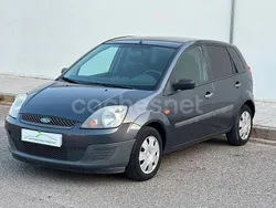 Gris / plata Usado 2008 Ford Fiesta Ambiente Utilitario | 2990 € (Precio justo)