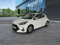 Blanco Usado 2023 Toyota Yaris Hybrid Active Utilitario | 18.500 € (Precio justo)