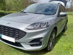 Gris / plata Usado 2023 Ford Kuga ST-Line SUV | 27.100 € (Buen precio)