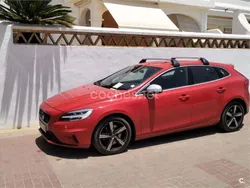 Rojo Usado 2018 Volvo V40 R-Design Momentum Familiar | 19.000 € (Un poco caro)