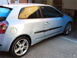 Gris / plata Usado 2004 Fiat Stilo Dynamic Berlina | 2500 € (Precio justo)
