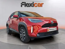 Granate Usado 2024 Toyota Yaris Hybrid Active | 23.690 € (Un poco caro)