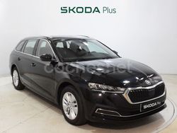 Negro Usado 2024 Skoda Octavia Ambition Familiar | 24.800 € (Precio justo)