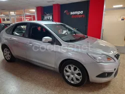 Gris / plata Usado 2011 Ford Focus Trend Berlina | 6490 € (Precio justo)