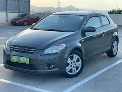 Gris / plata Usado 2011 Kia Ceed Berlina | 6499 € (Buen precio)
