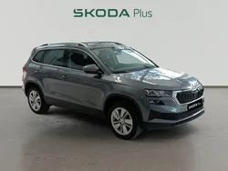 Gris Nuevo 2024 Skoda Karoq Selection SUV | 26.390 € (Precio justo)
