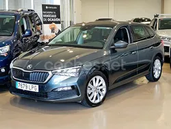 Gris / plata Usado 2021 Skoda Scala Style Utilitario | 20.900 € (Un poco caro)