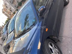 Azul Usado 2005 Hyundai Elantra Style Berlina | 3000 €