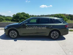 Verde Usado 2024 Skoda Octavia Selection Familiar | 29.990 € (Un poco caro)