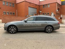 Gris / plata Usado 2021 Mercedes E300 Familiar | 32.900 € (Precio justo)