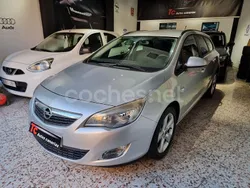Gris / plata Usado 2012 Opel Astra Selective Berlina | 5990 € (Precio justo)