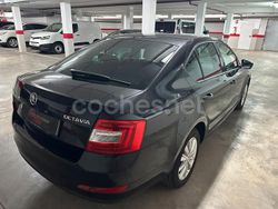 Negro Usado 2015 Skoda Octavia Ambition Berlina | 5900 €