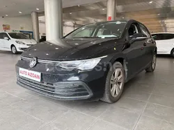 Gris / plata Usado 2023 VW Golf VIII Life Berlina | 22.500 € (Precio justo)