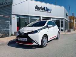 Blanco Usado 2016 Toyota Aygo X-play Utilitario | 9500 € (Caro)