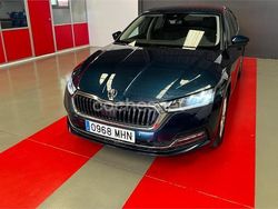 Azul Usado 2023 Skoda Octavia Selection Berlina | 24.500 € (Buen precio)