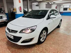Blanco Usado 2014 Opel Astra Sportive Utilitario | 4000 € (Super precio)
