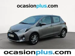 Marrón Usado 2015 Toyota Yaris Active Utilitario | 12.490 € (Un poco caro)