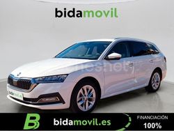 Blanco Usado 2023 Skoda Octavia Ambition Familiar | 19.990 € (Precio justo)