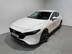 Blanco Usado 2024 Mazda 3 Exclusive-Line Berlina | 27.500 € (Precio justo)