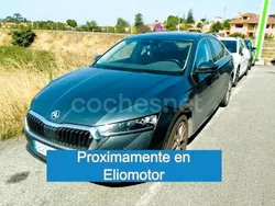 Gris / plata Usado 2021 Skoda Octavia Ambition Berlina | 17.900 € (Precio justo)