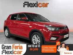 Rojo Usado 2017 Ssangyong Tivoli Limited SUV | 12.490 € (Precio justo)
