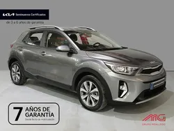 Gris / plata Usado 2024 Kia Stonic SUV | 18.200 € (Precio justo)