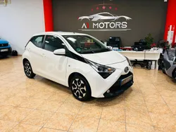 Blanco Usado 2019 Toyota Aygo X-play Utilitario | 9990 € (Precio justo)