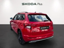 Rojo Usado 2021 Skoda Karoq SportLine SUV | 19.990 € (Buen precio)