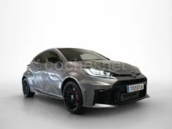 Gris Nuevo 2024 Toyota Yaris Berlina | 52.500 €