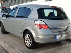 Beige Usado 2007 Opel Astra Enjoy Berlina | 3300 € (Buen precio)