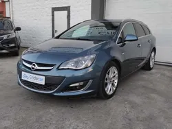 Azul Usado 2014 Opel Astra Excellence Familiar | 8900 € (Un poco caro)
